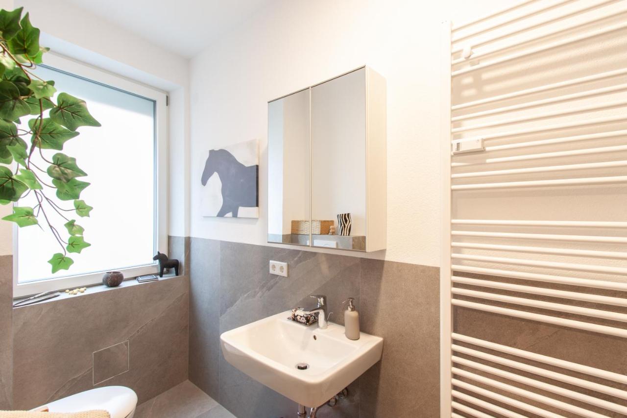 Ferienwohnung Juliusliving - Modernes Wohnen An Der Juliuspromenade Würzburg Exterior foto